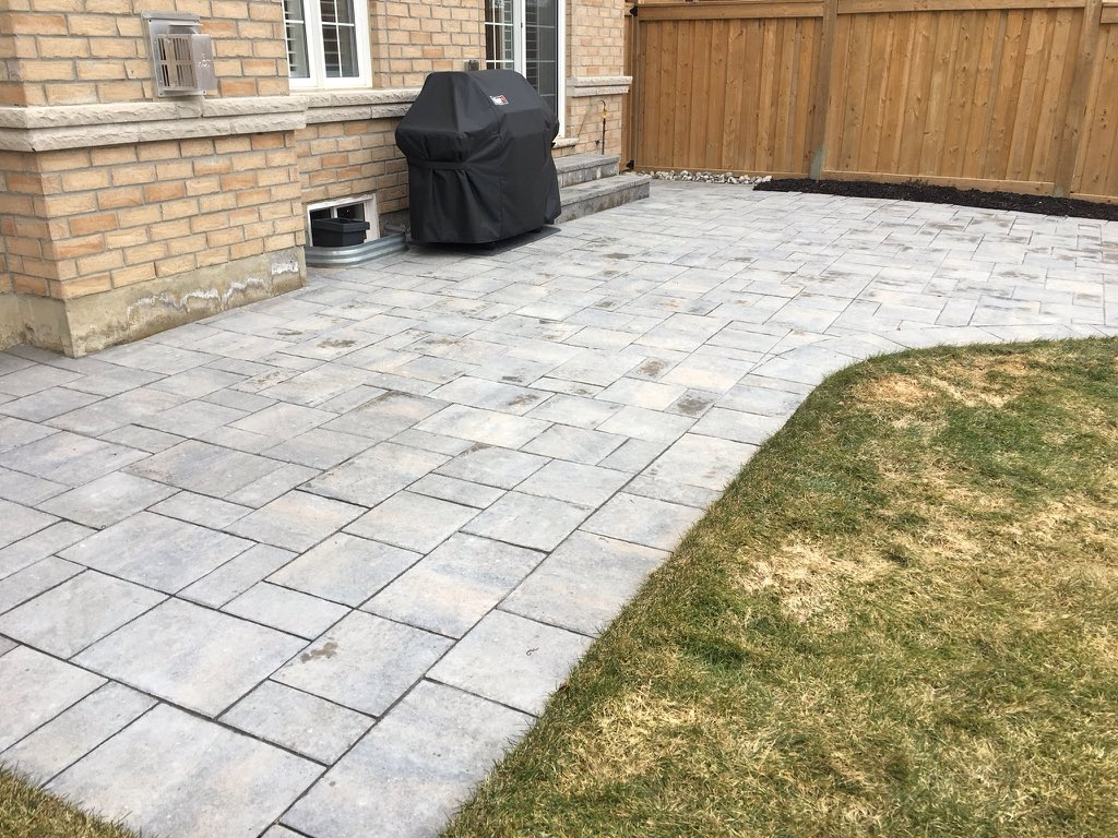 #nationallandscape #interlockingstone #unilock #beaconhill #milton #patio