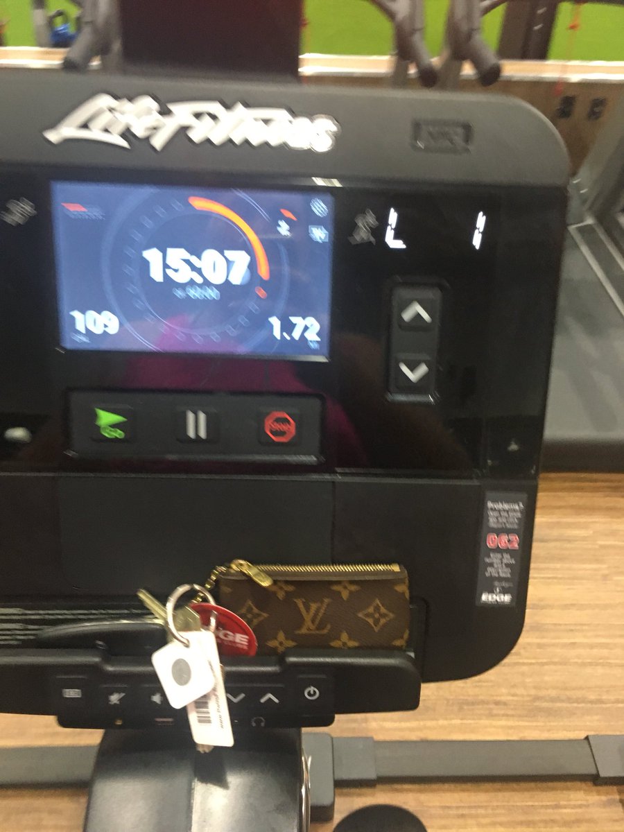 MissLangerhans's tweet photo. Doing everything I can to #livemybestlife #GoodVibesOnly #fittoteach https://t.co/5dzqtGAxFY