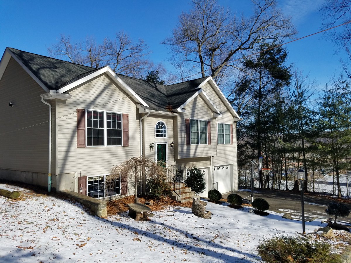 Laurajtesta's tweet image. Under Deposit! This beauty was on the market less than 24 hours when the first set of buyers put their names on it! #thisishowitsdone #realestate #getitrightthefirsttime #newmilford #connecticut #litchfieldcounty #toplistingagents #testa