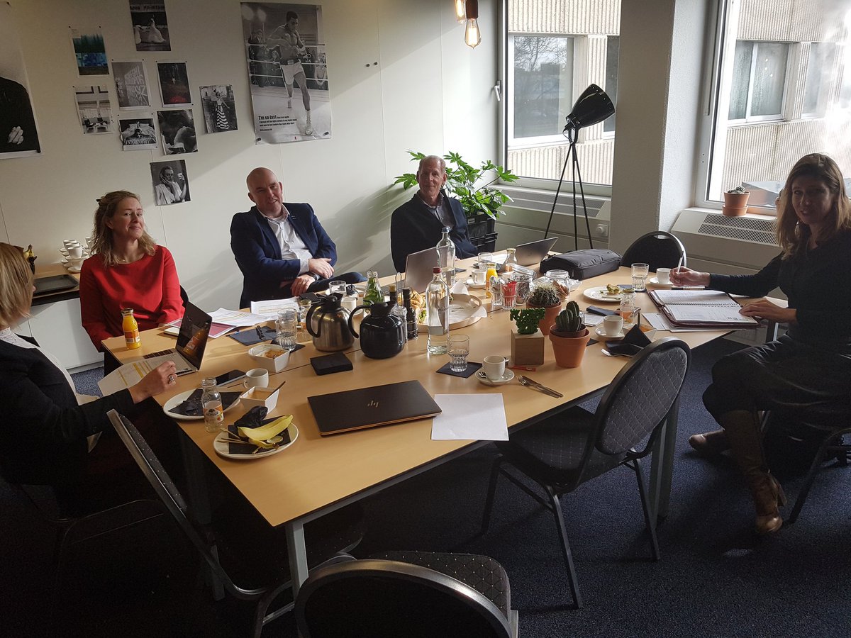 FWalgering's tweet image. Gister een mooie bijeenkomst gehad @227media... Het was een lastige brainstorm over wie dit jaar #Learninginnovator van het jaar wordt... #Spannend!