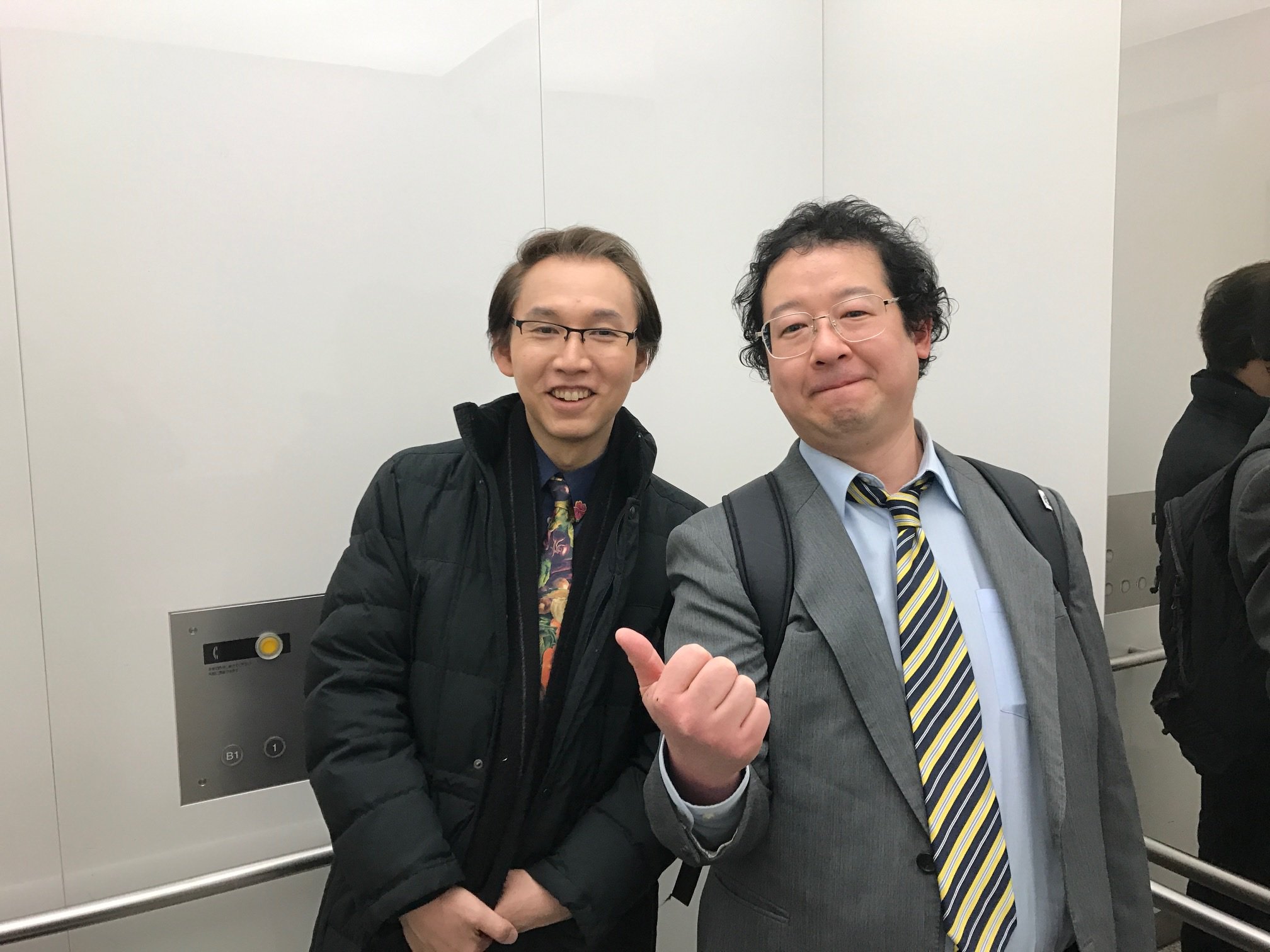 Twitter 上的 ホンマでっか Tv 公式 ホンマでっか な先生紹介 収録帰りのエレベーターでの1枚 左 経済 門倉貴史先生 右 異常心理 杉浦義典先生 いつもネクタイの柄がオシャレな門倉先生 今日も個性的な柄でっか 優しい口調で話す杉浦先生の
