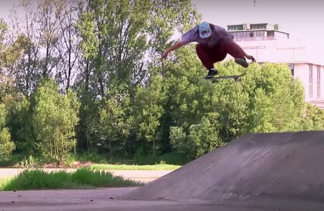 matdisseny's tweet image. "No te crees ese rollo de que la edad es solo un número hasta que ves maravillas como esta 🙏 #JeromeChevallier cumple 40 años" 🙋‍♂️ #Sk8
@elpatin_com @CaribbeanSkate @40sk8 @station_skate @statebcn @SurgereMagazine #Videopart #True #Skateboarding 🔥 
elpatin.com/jerome-chevall…