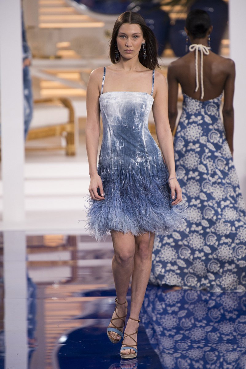 VogueRunway's tweet photo. See every look from @RalphLauren's Spring 2018 collection: https://t.co/qppX63ItOs https://t.co/72SMyzw0ro