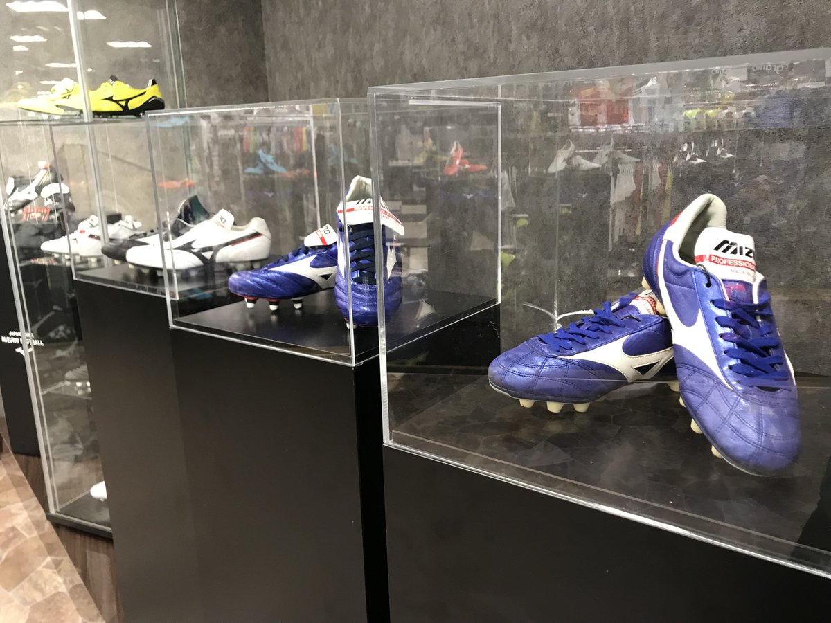 Futaba Soccer World בטוויטר 前回好評だった ミズノ モレリア コレクション展 第2弾は前回並んでいなかった珍しい モレリアシリーズをピックアップ 選手別注モデルから 海外でしか発売されていなかった限定カラーまで 数も増やしてラインナップ 担当者も興奮 Futaba Soccer World בטוויטר 前回好評だった ミズノ モレリア コレクション展 第2弾は前回並んでいなかった珍しい モレリアシリーズをピックアップ 選手別注モデルから 海外でしか発売されていなかった限定カラーまで 数も増やしてラインナップ 担当者も興奮
