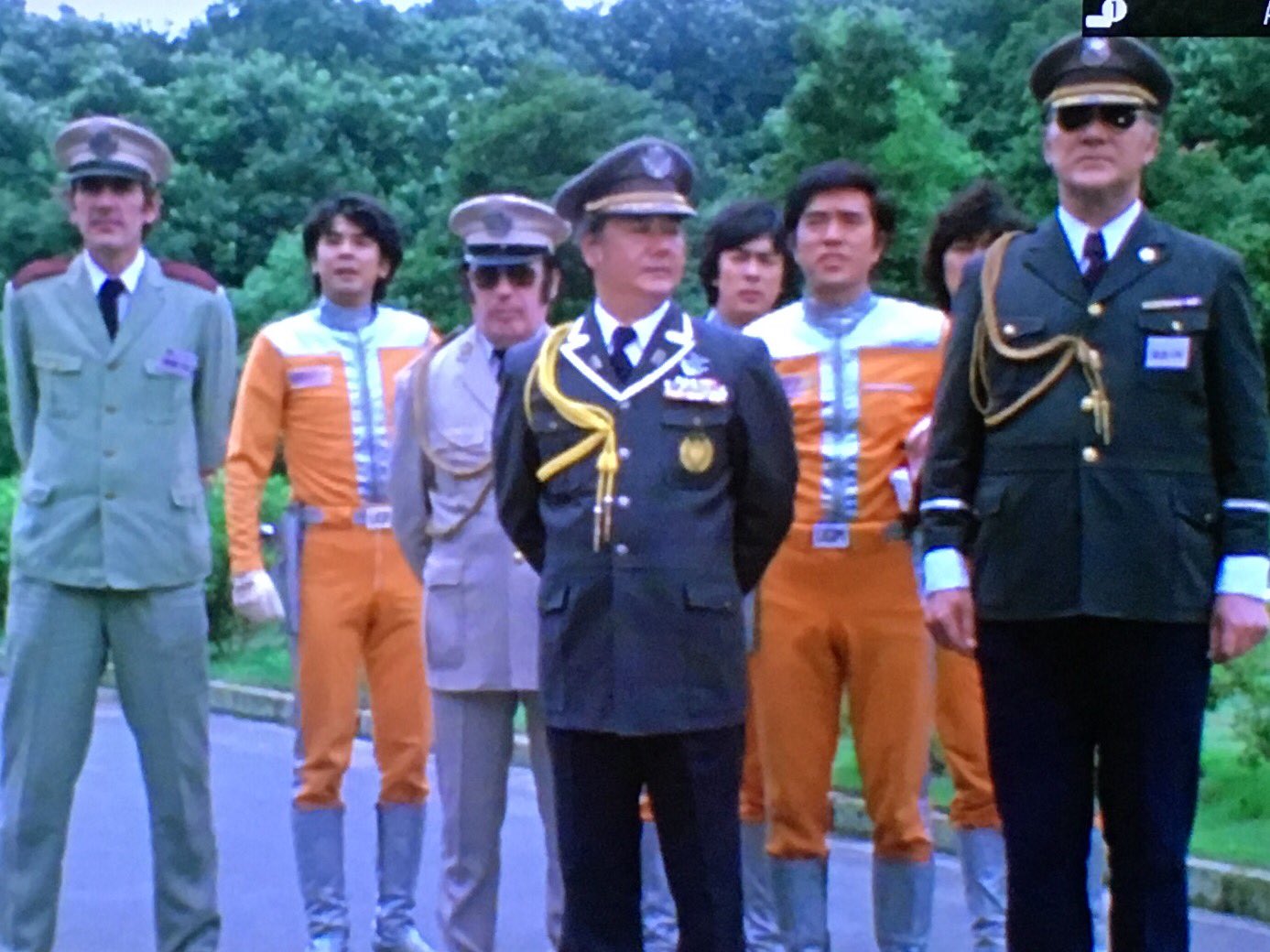 Sudori1 No Twitter ウルトラマン80 24話に登場する地球防衛軍高官とugmの建物 違う軍服の外人がいるが 地球防衛軍ではない他国の軍人だろうか T Co St5htnb6st Twitter