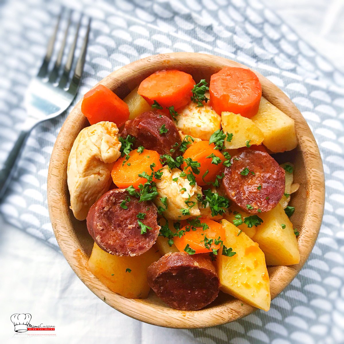 Mimi_Cuisine's tweet photo. Poulet Pomme de Terre Chorizo Recette Cookeo #Cookeo #cookeomoulinex #cookeoconnect #recipe #food #chorizo #chicken - https://t.co/3d3SdhlvOf https://t.co/YRWxCLg4wj
