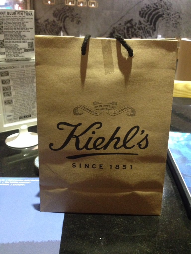 Kochanipa1's tweet photo. ตั้งใจมาซื้อบัตรคอน แต่เปย์ตัวนี้มาแทน หมดไปเกือบหมื่น บัตรก็ยังไม่ได้ แต่รี่หมดตัวแล้ว แงงงงง 😂😂😂😂😂  #TomIsara #Room39 https://t.co/5cIpGsyqA0