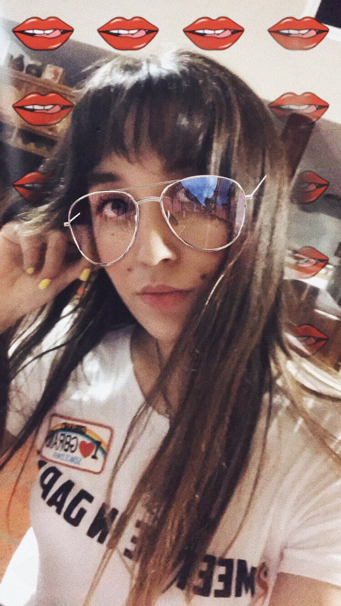 OrianaBossio's tweet photo. @GonzaaFonseca acá van tres con mis filtros favoritos de snap #SelfieForGF https://t.co/Q88QoK8Rh5