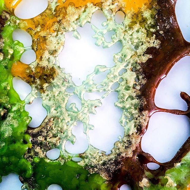 StevieDGlass's tweet photo. My favourite section of ‘Fools Gold’ which is almost ready for the Alchemy exhibition. Love to look at the smaller details as well as the overall piece. 
#fusedglass #glassart #glassalchemy #exhibition #foolsgold #alchemy #derby https://t.co/RwWp8PEjXk https://t.co/FXQqyhD1QI