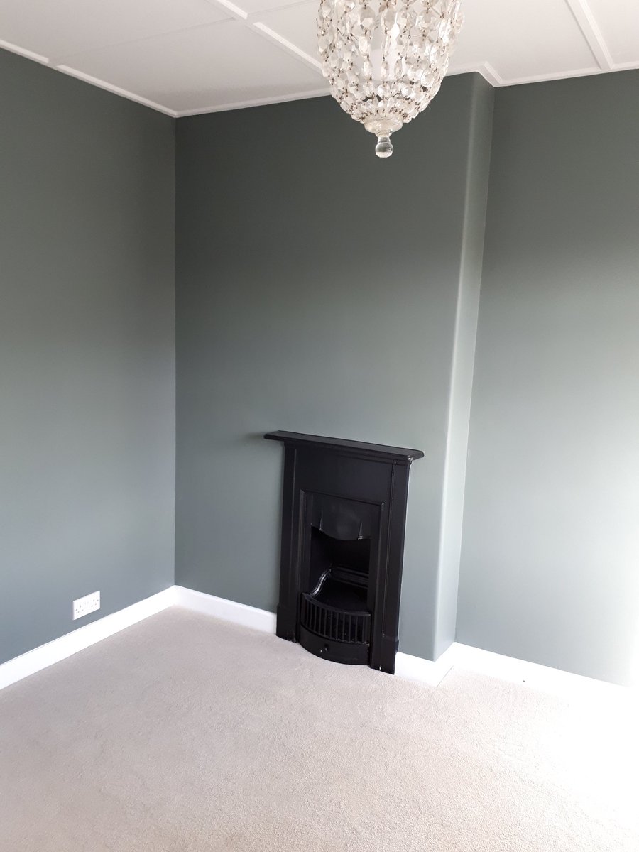 Whoa at last the perfect finish after many hours of filling old walls!!   A beautiful finish with Little Green paint 🤗🤓 #decoration  #woburn #painting