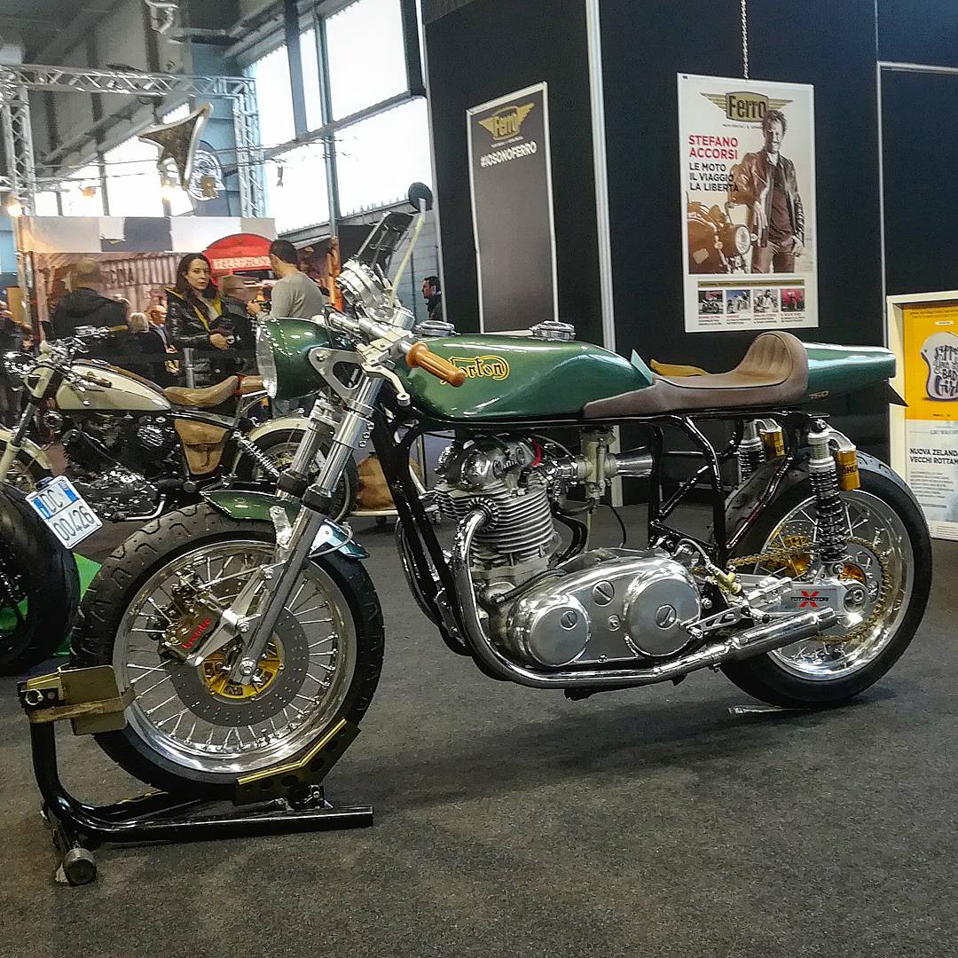 CafeRacerCultgr's tweet photo. Speciale Norton 750
#norton #commando750 #tottimotori #caferacercult #crc #MBE2018 https://t.co/6fiqSxP9o6