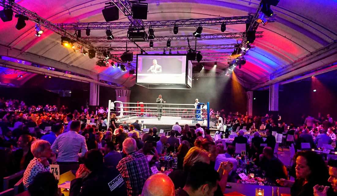 ❗SHOWTIME❗Great night in a sold-out Cruise Terminal in Rotterdam! The Netherlands vs Cuba! Loved to be in that ring as a Ring Announcer! I love my job! 🎤 🥊🎤 🥊 
#MCacademy #Boxing #BoxingMC @EddieHearn @MatchroomBoxing @matchroomsport @Michael_Buffer