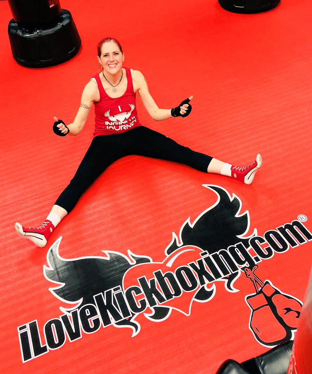 bccsi's tweet photo. Day 39 of #45DayTransformation ! (Hey look, I match!) Not only do I love kickboxing at @ilovekickboxing, but I love @InfiniteJrny ❤️🤘🏻#breastcancerawareness #45DayChallenge #fitdrummer #ThursdayMotivation #Redhot #stayinghealthy #breastcancercanstickit #ILoveGymDays 👊🏻 https://t.co/LQKpv0BKw8
