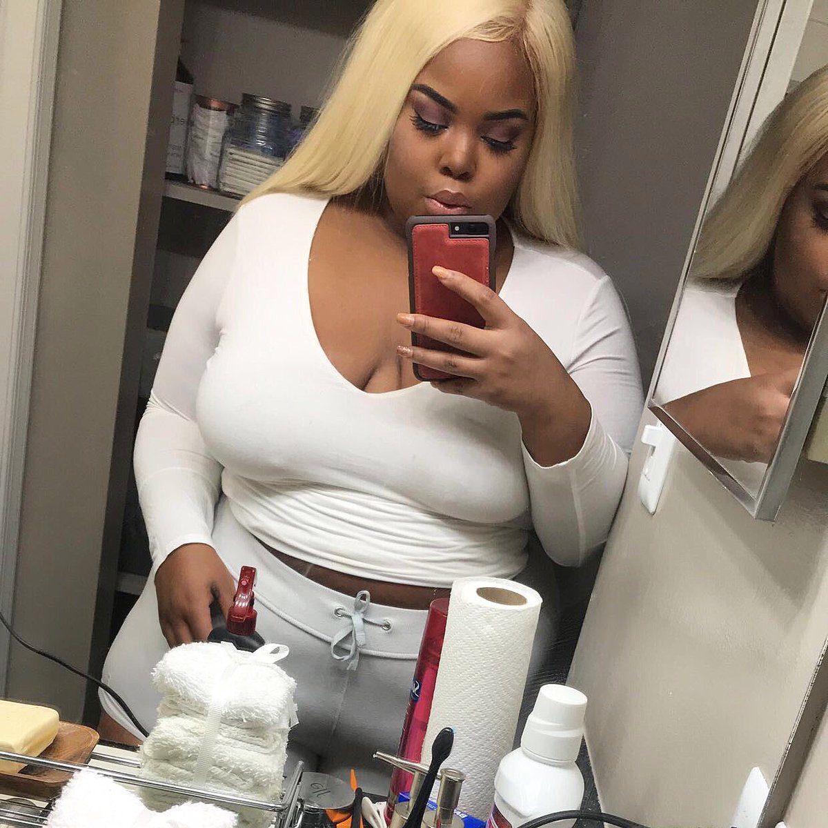 DaquanaWhite's tweet photo. #helloblonde 😍 https://t.co/jGzWqKV7az