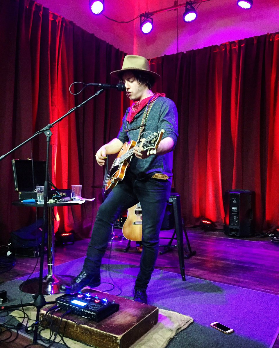 NathanCorsi's tweet photo. taking my @tchelicon out on the road! tonight was a good time in Fayetteville; see you Saturday in Little Rock with Randall Shreve #arkansassy #vl3x https://t.co/SsW0mUYvjC