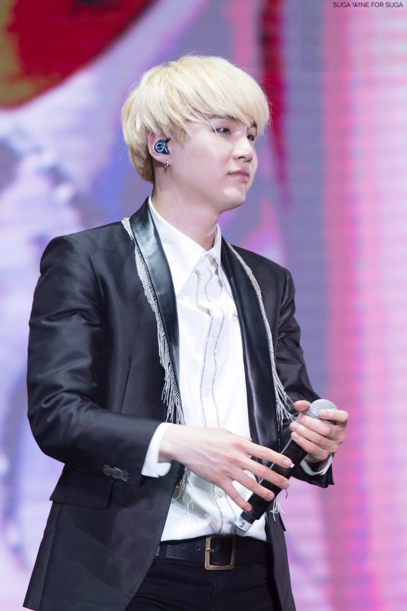 160723

#SUGA #슈가 #윤기 #민윤기 #BTS #iHeartAwards #BestBoyBand <a href="/BTS_twt/">방탄소년단</a>