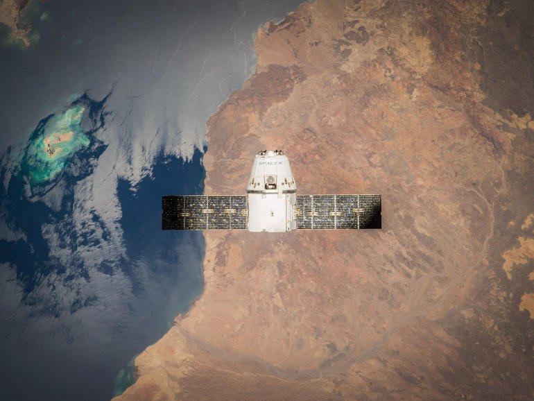 ZDNET's tweet photo. SpaceX to launch internet from the sky https://t.co/4kKD31qdin https://t.co/TBRkLJaviH