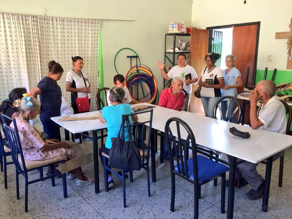 amilcarciber's tweet photo. #Iglesia 🏫#ImpactoDeFe Visitaron A Nuestros Adultos 👴👴👴 Y Adultas 👵👵👵Mayores En El Salón De #Laborterapia Compartieron Con Ellos Oraciónes 🙇Y La Palabra De Dios, 👏Nuestros Árboles Del Saber Se Sintieron Muy Felices Con Tan Grata Compañía 😃 @salainass @magallyvina https://t.co/A7xTDyE5UW