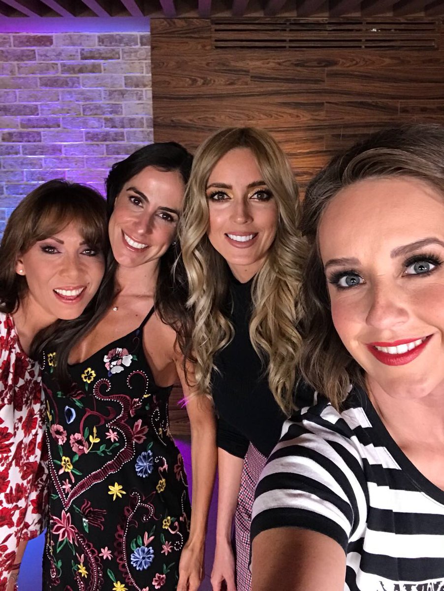 MercadoPaulina's tweet photo. Preparando el próximo tema de @Ellas4Solo @amarantaruiz @jimenachoco @SHANIK_ASPE https://t.co/N8Vb4GukWX