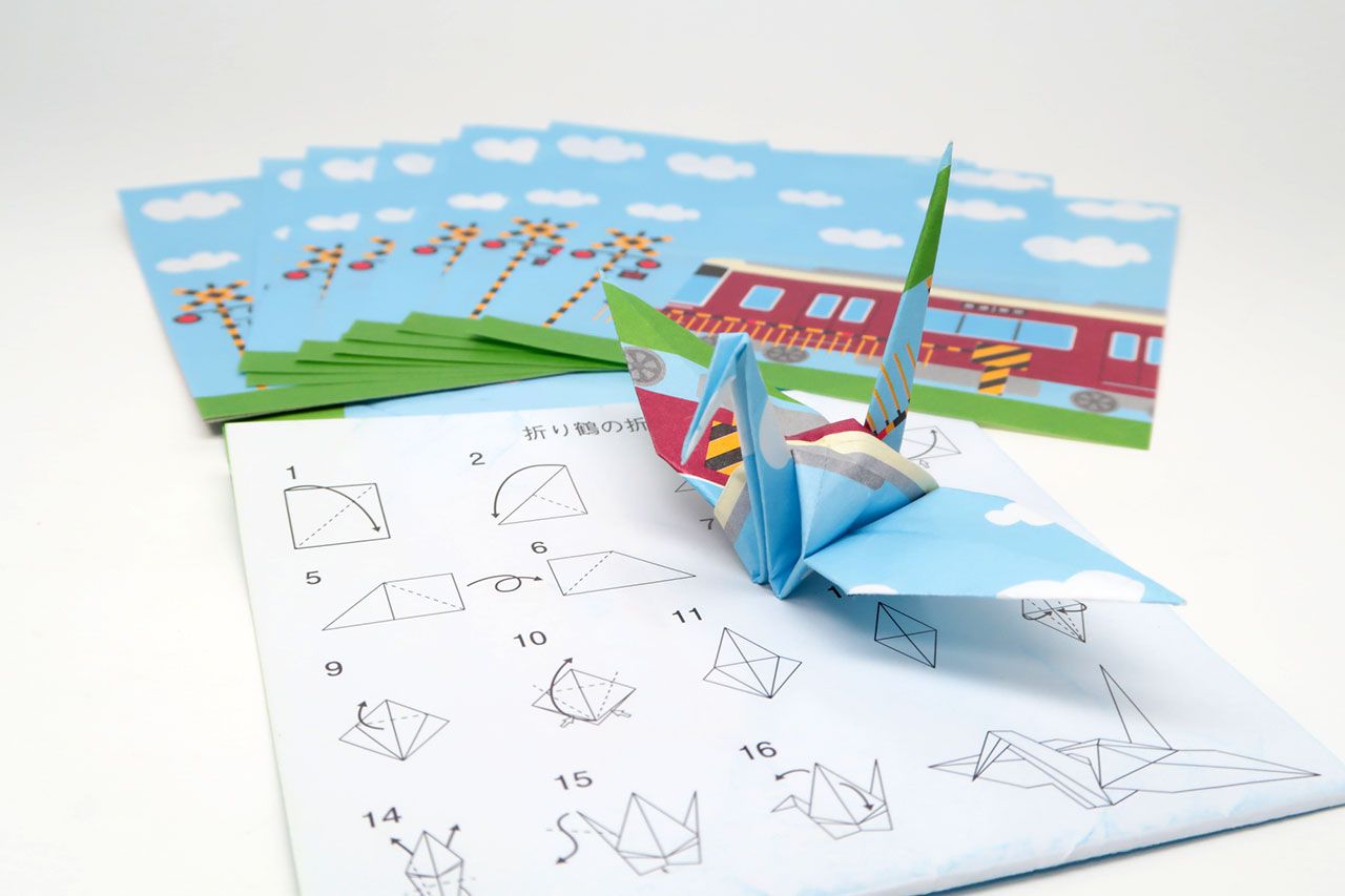 Twitter 上的 阪急電鉄 公式 最近 折り鶴 を折ったことはありますか 阪急電車のかわいいイラスト柄の おりがみ で 何か折ってみませんか 10枚入り 0円 2 17発売開始 T Co Znjalyyaxq ばんそうこう も同時発売です 5枚入り 300円