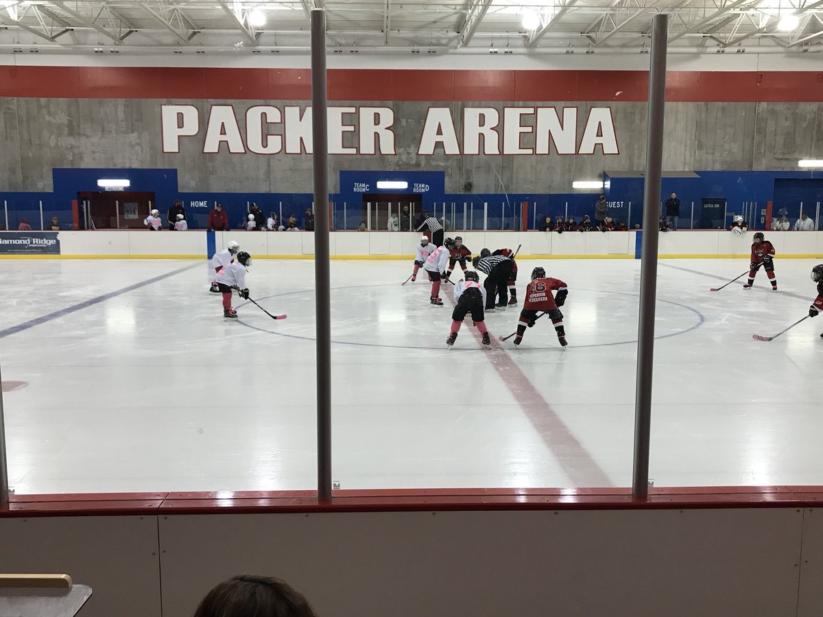 senne_jason's tweet photo. Fun night at the rink. Squirt A Pink game for cancer research. @AYHockey #PTTP2018 https://t.co/wyZqAInwuB