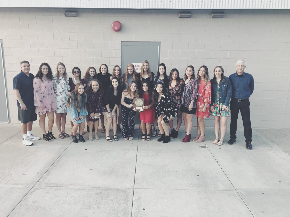 higley_soccer's tweet photo. Ended the season being Region champs!! GOOOOO KNIGHTS💙⚔️ https://t.co/BcVEPkc7Zx
