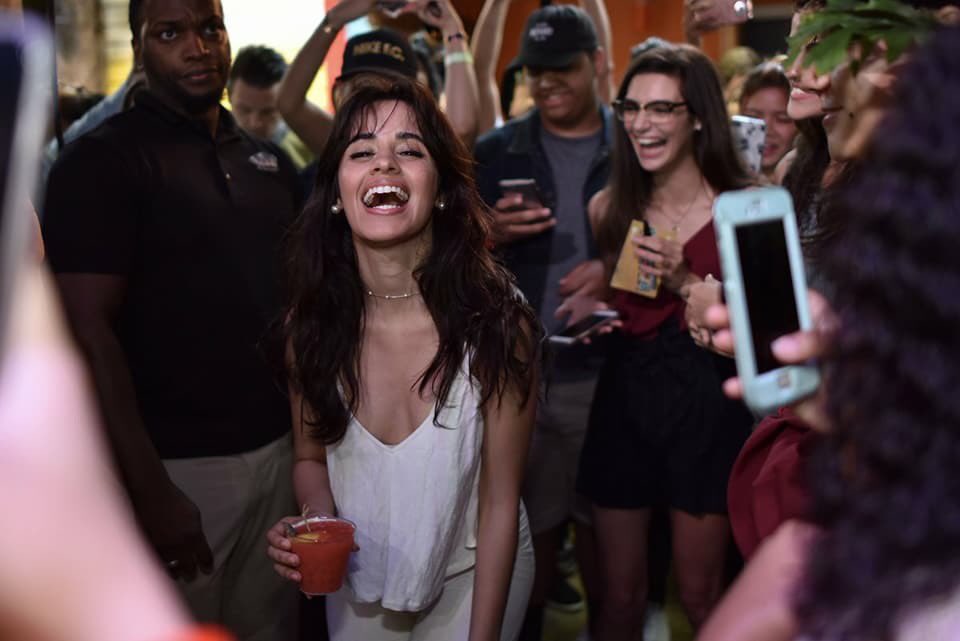 readermila's tweet photo. Solo miren su sonrisa, imaginen verla así si gana el premio 
#CamilaCabello #BestSoloBreakout #iHeartAwards https://t.co/vh9NO1Wy6k