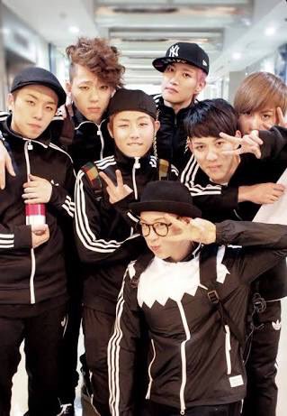 S_BBC's tweet image. Happy Chinese New Year to all our Singapore BBCs celebrating CNY and congratulations our Block B boys on their 2,500th day since debut! 🎉 #블락비_데뷔2500일_축하해