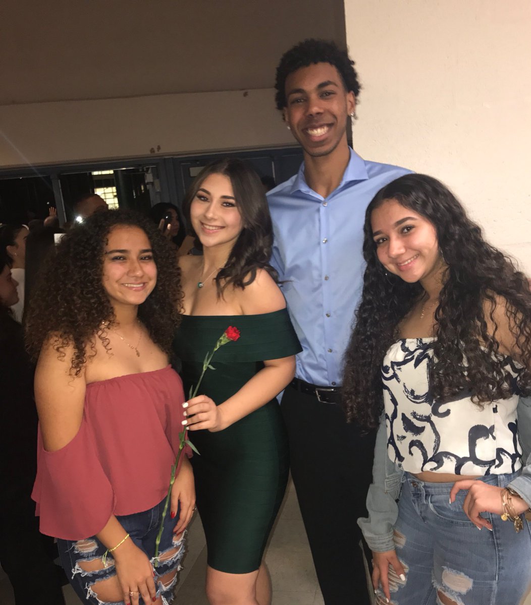 xoxo_alexxaa's tweet image. 2💍19 #upperclassmen