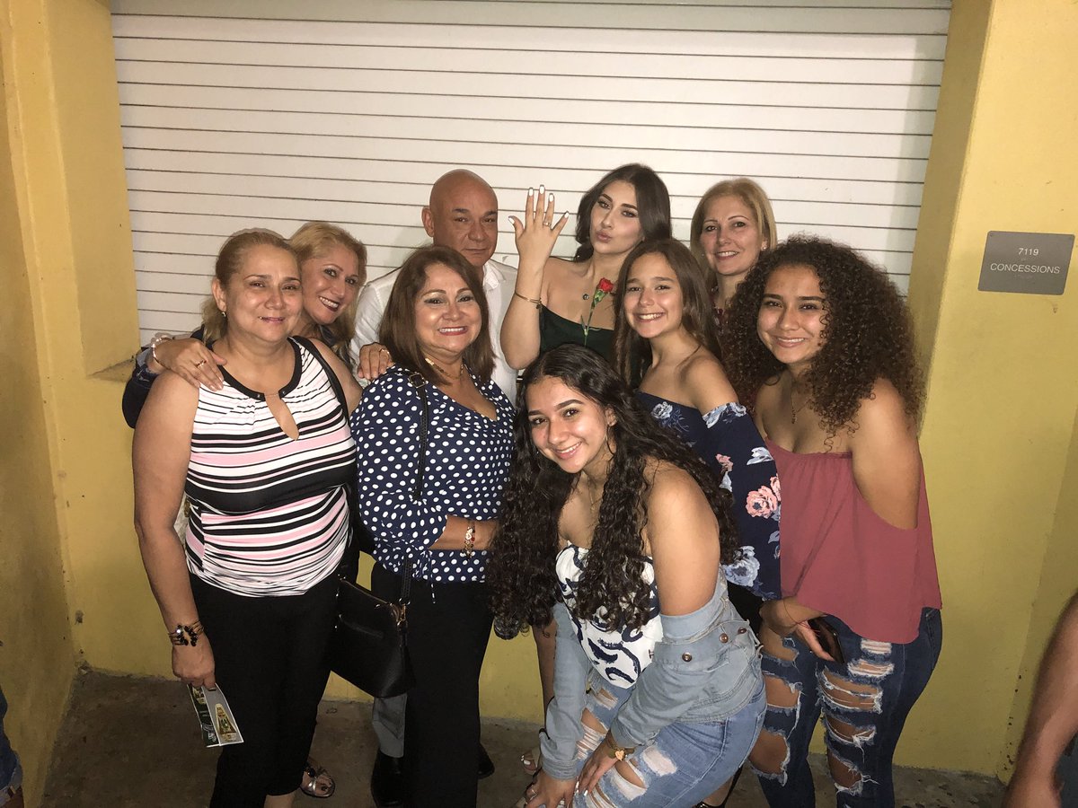 xoxo_alexxaa's tweet image. 2💍19 #upperclassmen