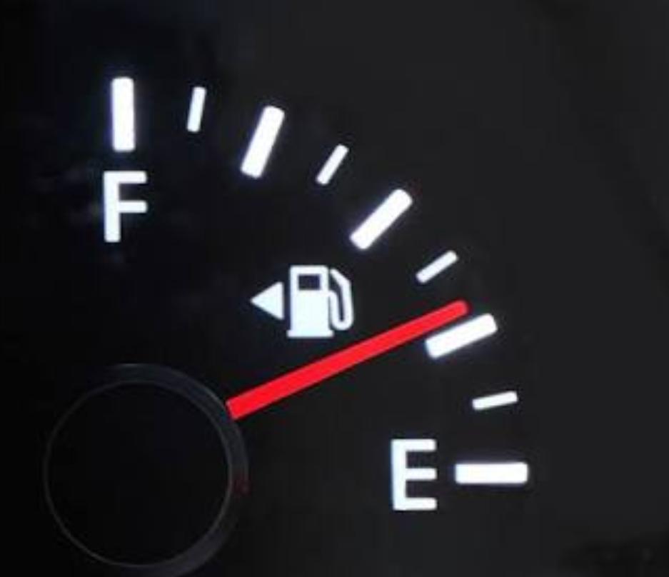 srustic's tweet photo. #FunFactFriday  - Ever pulled up to the fuel station and thought - #bugger what side is my filler on? Wonder no more. Look at your gauge, look at the arrow! Have a #greatday https://t.co/gB9IA0qztG
