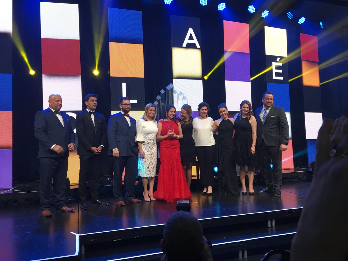 Bravo aux 8 #jpa2017 qui ont été honorés ce soir par la <a href="/jccquebec/">JCCQ</a> #polqc #plq <a href="/phcouillard/">Philippe Couillard</a> 👍
