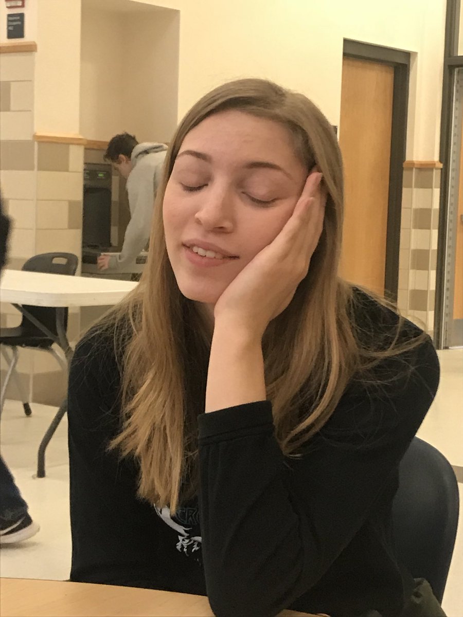 SHlNEhes's tweet photo. Live from school with @zerriefart https://t.co/TEMFXjMcSq