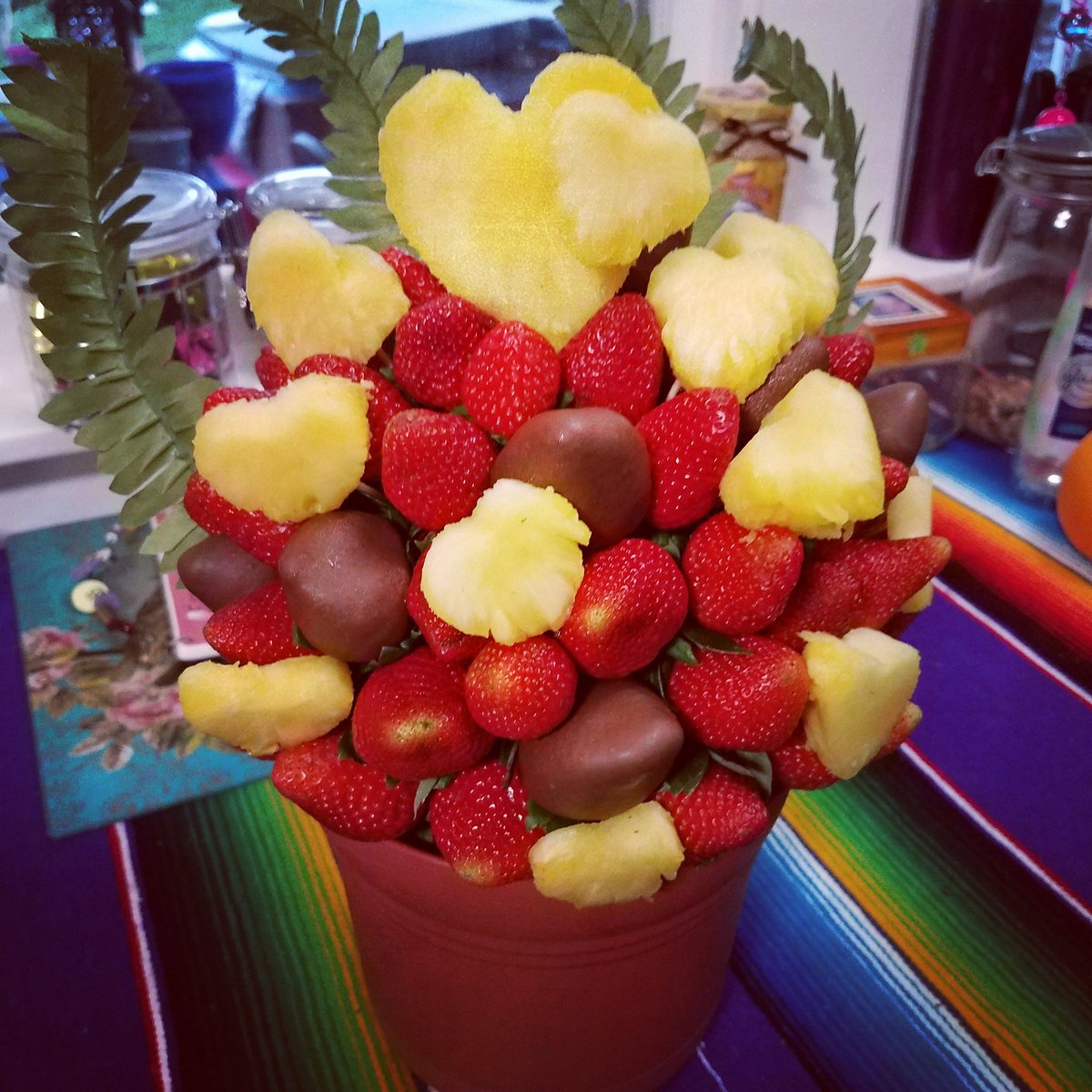 ASDS0516's tweet photo. My Head Cashiers are the BEST! What a GREAT early Birthday Surprise! I am so fortunate to work with these talented ladies! Thank you with ALL my Heart for the Love and Delicious Gift! 💘 #ProudDH #hdvalues #FES516 #orangelove #birthdaysurprise https://t.co/ay7aClJQsx