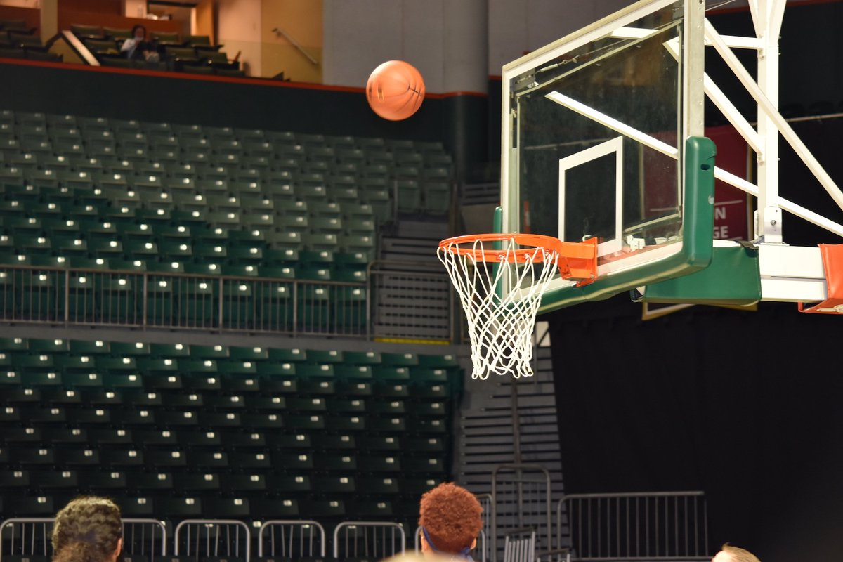 TheKorjin's tweet photo. Miami Hurricanes (82) vs Pittsburg Panthers (58) Women's #Basketball #Miami https://t.co/tFOatPGwHh