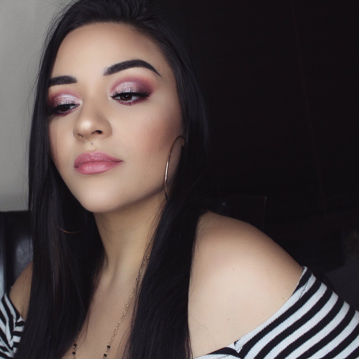 MakeupByJenxiix's tweet image. #HappyValentinesDay Loves! Click 👉🏼youtu.be/L_3KwrSdJas to watch tutorial!
BROWS-@ABHcosmetics duo brow powder
EYES-#ModernRenaissance &amp;amp; @hudabeauty Desert Dusk
LASHES-@LillyGhalichi MIAMI
FACE-@tartecosmetics #shapetape &amp;amp; tarteist pro glow 🎨 @bareMinerals warmth bronzer 💕