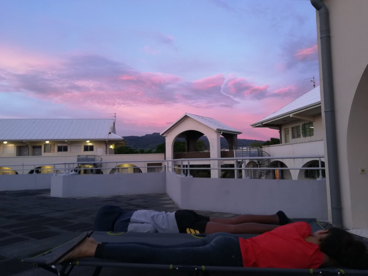 ARDIINEXA's tweet photo. Après presque 24h de travail non-stop, comment s'est passée cette nuit de l'innovation pour nos lycéens et nos collégiens ? @24Hinno974 #24Hinno974 @MiraRamanitra @LyceeLagourgue Découvrez bientôt le rendu de leurs travaux... https://t.co/oYvBg1Ubjv