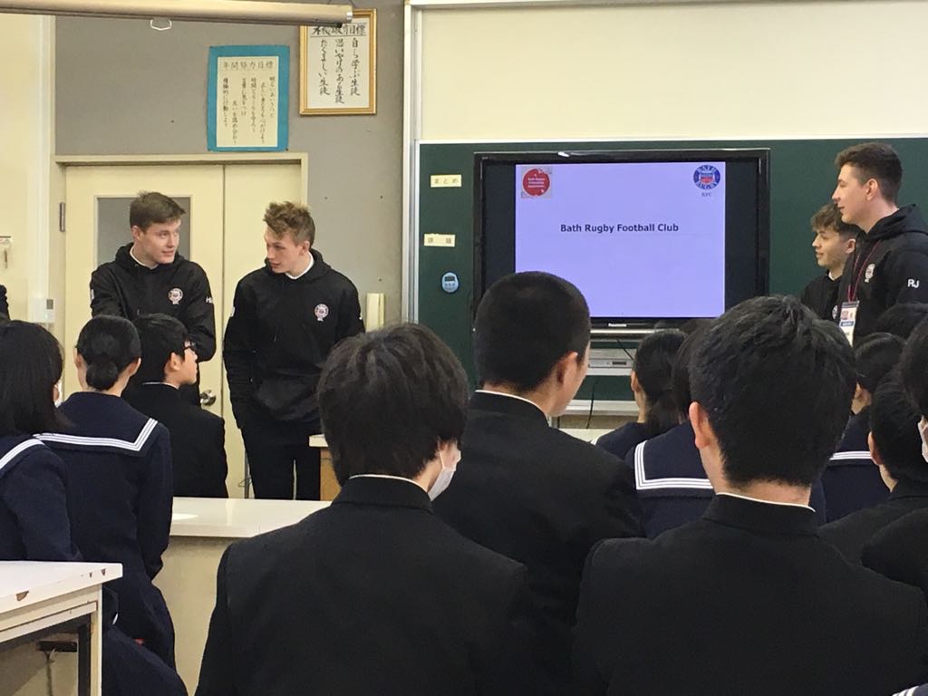 BathRFCJapan18's tweet photo. The lads had a great day with local students from Cyubu Junior High School and Tsurumigaoka High School. From presenting information about Bath to a marshmallow themed challenge whilst forging lasting friendships https://t.co/kpvp9eTEJm