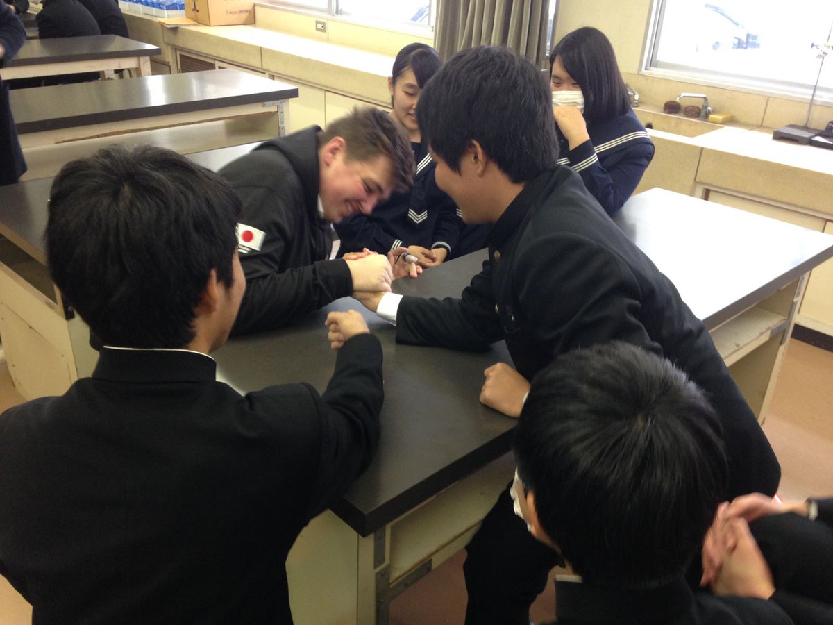 BathRFCJapan18's tweet photo. The lads had a great day with local students from Cyubu Junior High School and Tsurumigaoka High School. From presenting information about Bath to a marshmallow themed challenge whilst forging lasting friendships https://t.co/kpvp9eTEJm