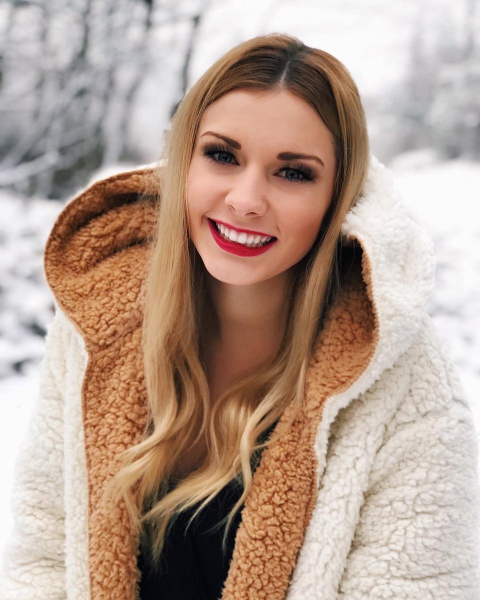 Theta of the week! Maddie Smolinski (MC '15) is a marketing intern at Flinn Ferguson Corporate Real Estate! She also works at Starbucks and is a business major. Go Maddie!!👏🏼✨instagram.com/p/BfPifU2ABA4/…