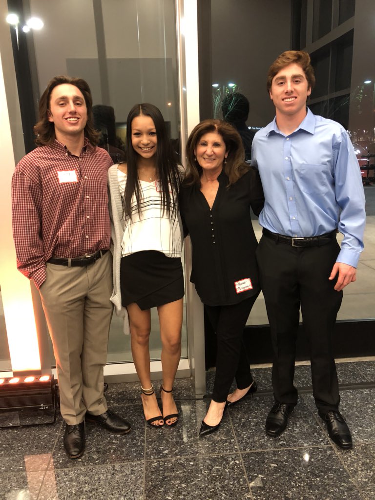 OishiiNomNom's tweet photo. Great kickoff tonight now time to roll up their sleeves and get it done! Pass on the link and donate to worthy cause https://t.co/mtpZn0no7k https://t.co/zNrWCmjQMz