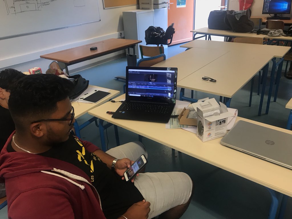 LyceeLagourgue's tweet photo. On finalise le montage de la vidéo 🎥#24Hinno974 @24Hinno974 @EDF_Reunion @ARDIINEXA #OutreMer https://t.co/bfhLnCg7wk