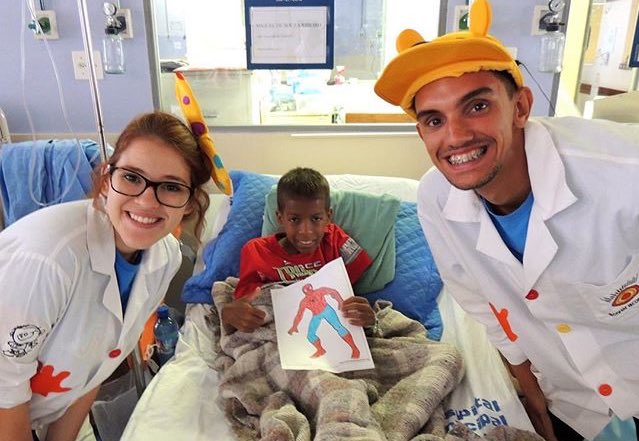 Tem muitas coisas que as pessoas não sabem sobre a Ana Clara, como por exemplo, que ela faz parte do "Doutores da alegria", um trabalho voluntário que visita crianças nos hospitais. #BBB18