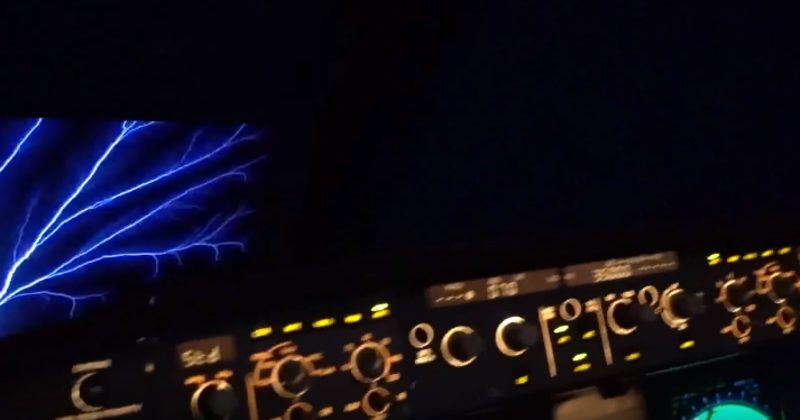 viralnewplexus's tweet photo. What Pilots Recorded Happening Outside This Cockpit Is Something You Have To See https://t.co/Gg7bnKiIrE https://t.co/eN4WKg2b91