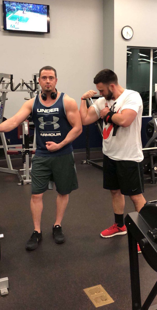 Mromine13Romine's tweet photo. First douchy pic of 2k18 😂✌🏼 https://t.co/VvpsJ6ogLA