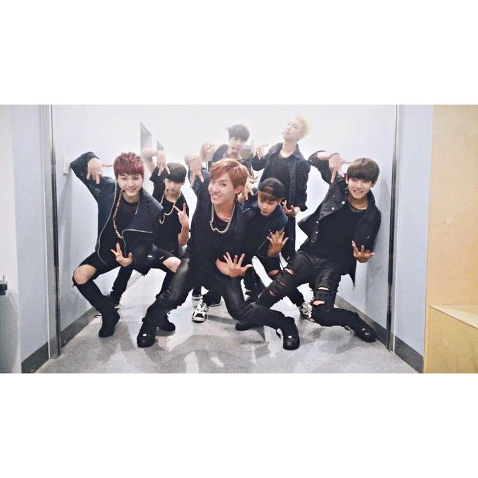 bts_jk_j_hope's tweet photo. 🐰army歴 2年

🐴01line 

🐰茨城army

🐴ホビグクよりallペン

LINE、カトク交換ok

LINEとかカトク交換してくれる方いたらぜひ言ってください！！

#armyさんと猛烈に絡みたいのでRTしてくれた方フォローします #ARMYさんと繋がりたい #armyと猛烈に絡みたいのでこれを見た人RTお願いします https://t.co/odWVN0FABK