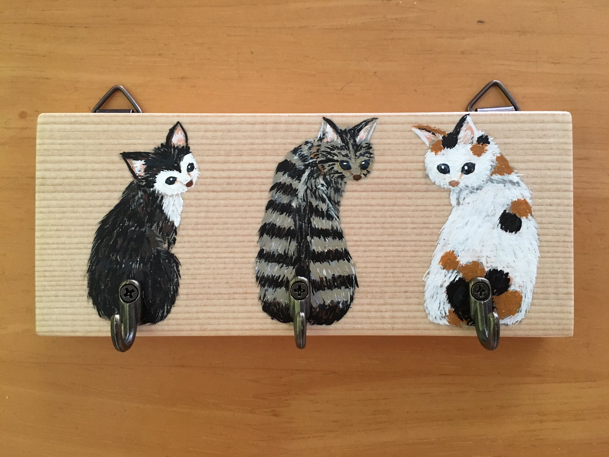 てぃら お正月のかまぼこ板で作ってみた かまぼこ板 キーフック フックの形が あれなんで ワンコではなくニャンコ採用