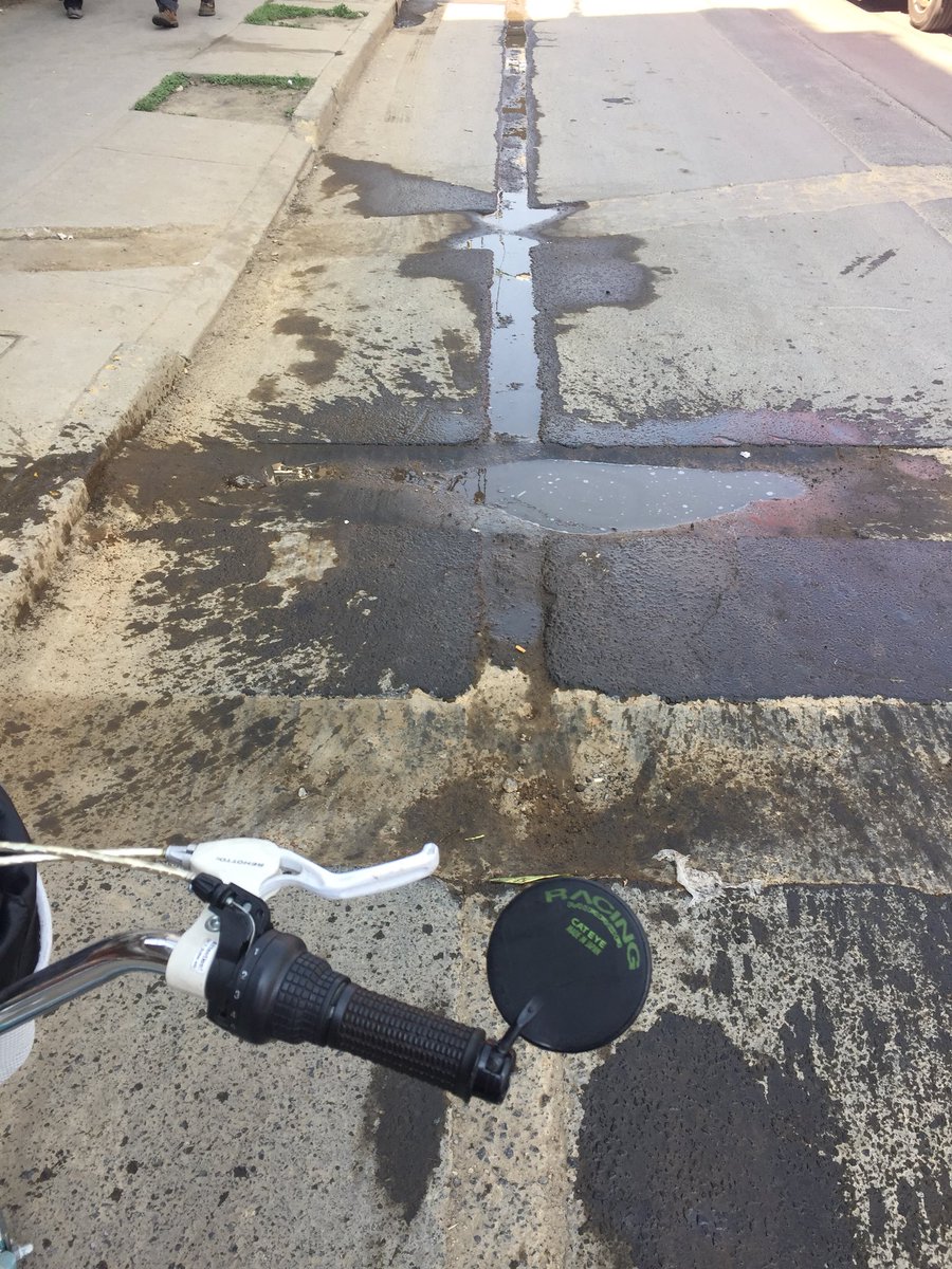 alinee81's tweet photo. @ManceraMiguelMX recojan todo su tiradero antes de irse, que son estas calles en Barranca del muerto @supercivicosmx https://t.co/V6fqxh9lvW