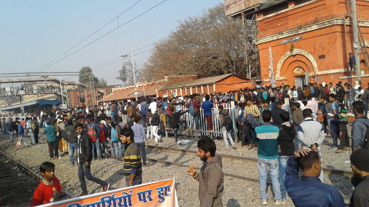 ashokrocks56's tweet photo. Unable to attend today's office @student protesting @ara railway sation against railway eligibility exam @Central_Railway @RailMinIndia https://t.co/4sAs2GBIKV