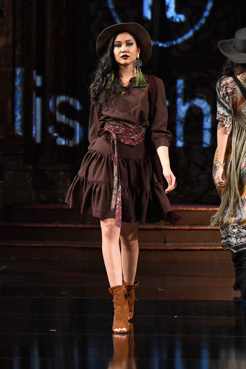ArtHeartFashion's tweet photo. #LisaThon #NYFW #NewYorkFashionWeek2018 #artheartsfashion #oxygenetix #hairdreams #bioderma #styletherunway https://t.co/kxVWv5pl9d